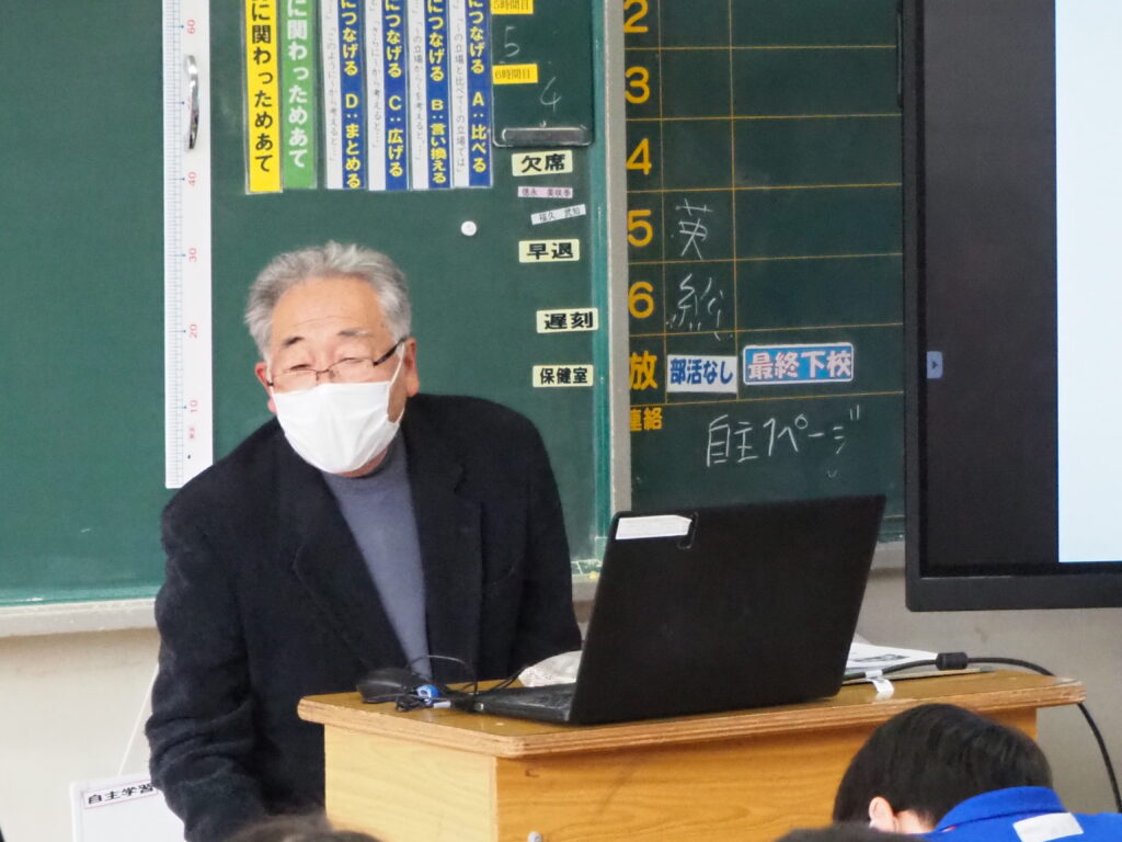 兼松悟さんに坂祝に関係した歴史の授業をしていただきました(２年生)